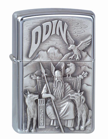 Der Göttervater Odin sitzt auf seinem Thron. Dieses Emblem Zippo Odin ist sehr detailliert und schön produziert. Ein tolles nordisches Motiv.