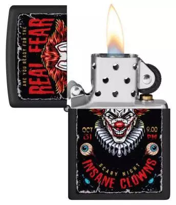 Zippo Clown Horror Black Matte geöffnet mit brennender Flamme