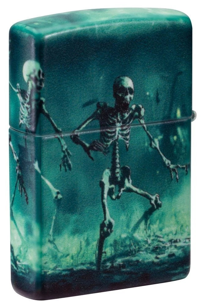 Rückseite des Zippo mit mehreren Skeletten