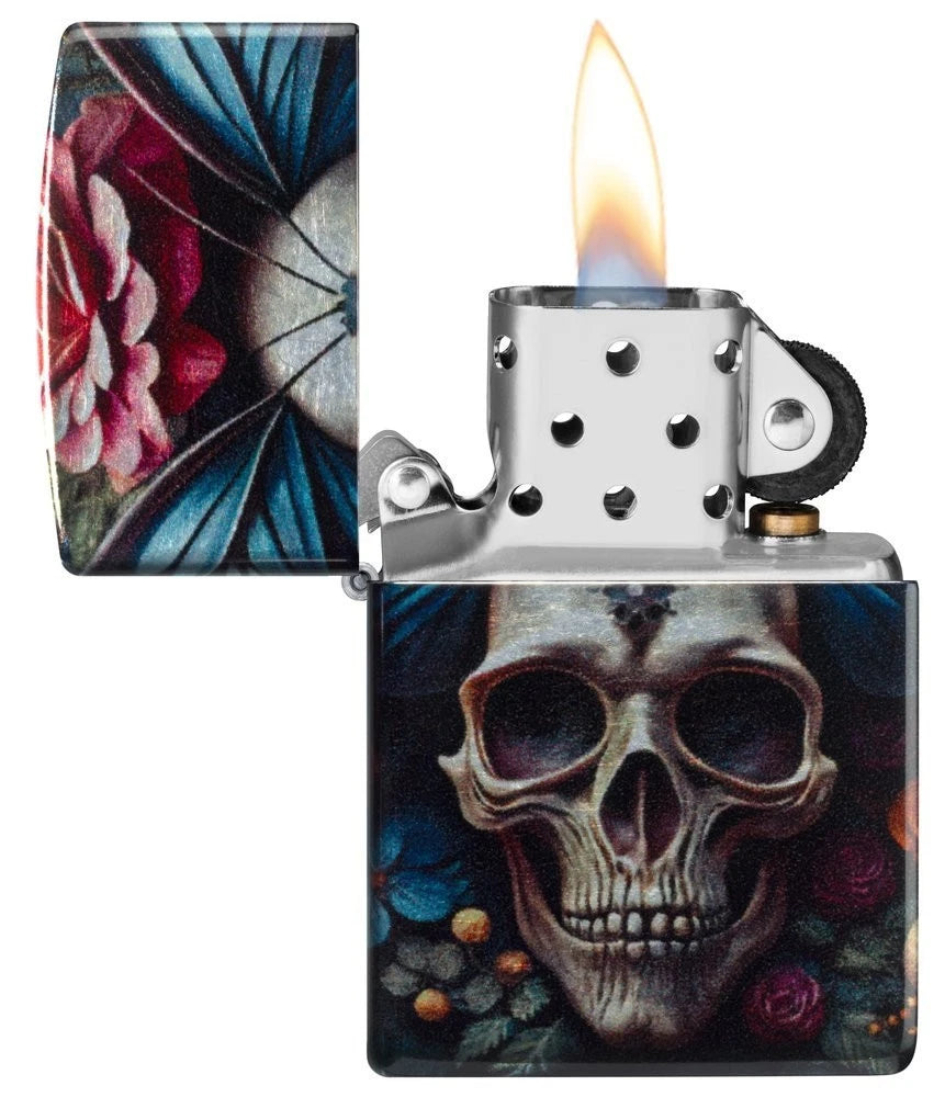 Geöffnetes Zippo mit Totenkopf-Flamme