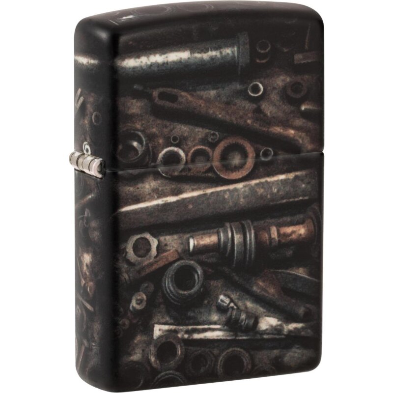 Eine tolle Zusammenstellung von alten Werkzeugen auf einem rundum bearbeiteten Zippo Feuerzeug.