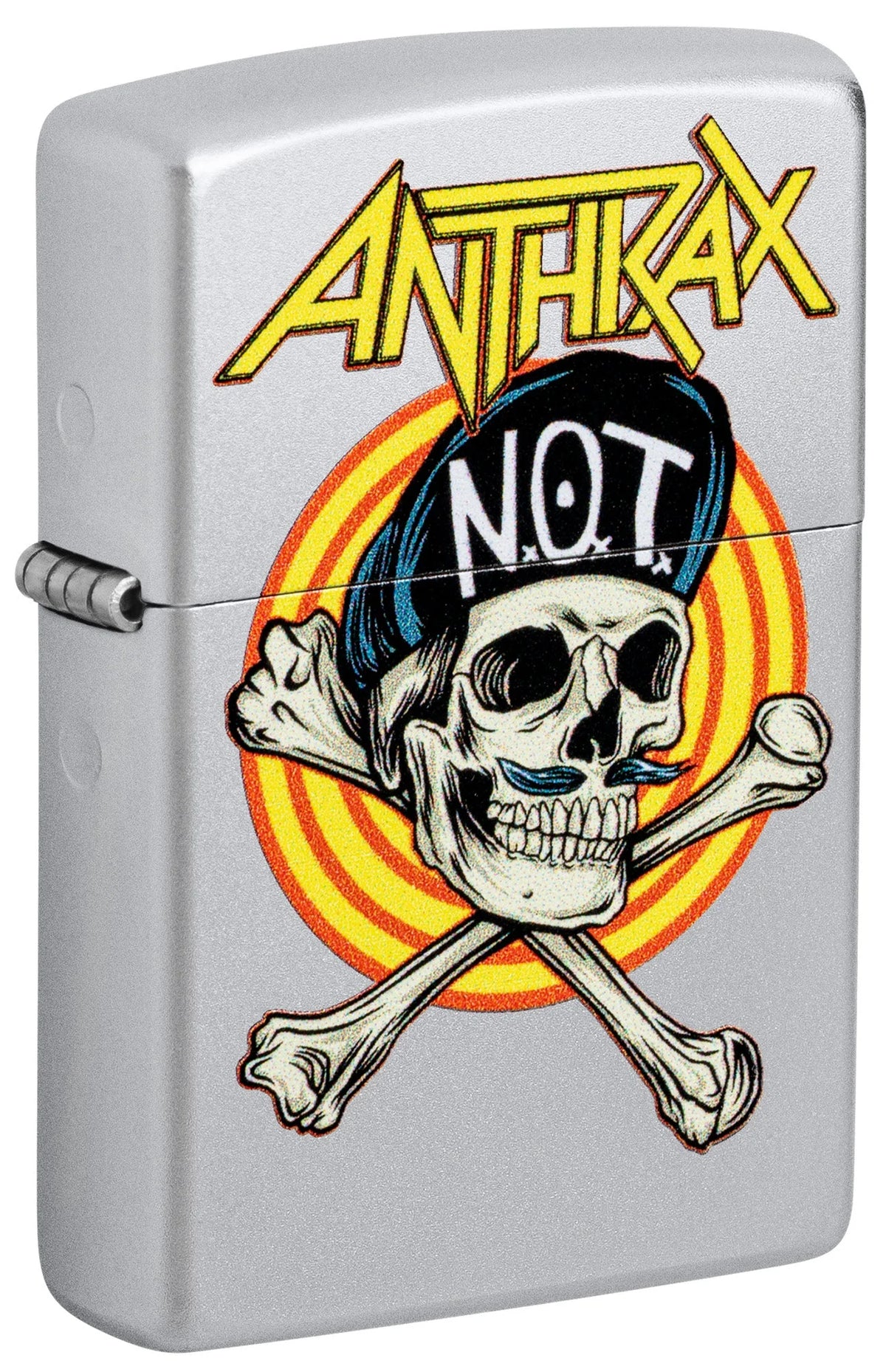 Geschlossenes Zippo Anthrax N.O.T. in Satin Chrome mit Totenkopf, Bandlogo und gekreuzten Knochen