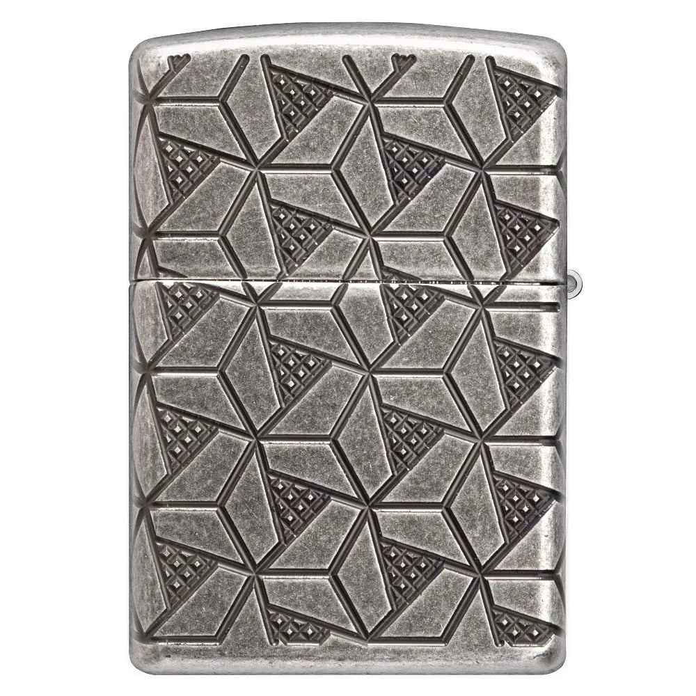 Vorderseite des Zippo Armor Geometric Pattern mit silbergrauen Flächen, dunklen Linien und feinen Dreiecksmustern