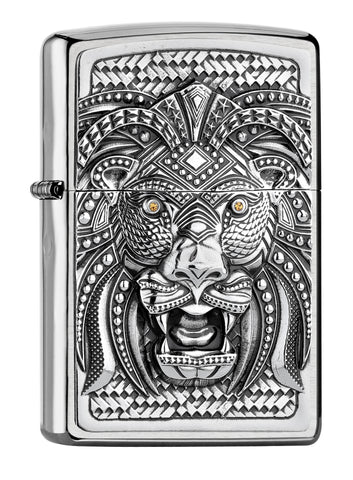Ein tolles Zippo Löwe Feuerzeug, das Emblem zeigt kunstvoll einen Löwen mit leuchtenden Augen. Viele schöne Details, sehr gelungen.