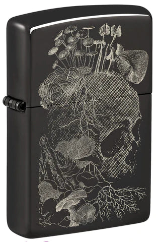 Dieses wunderbare High Polish Black Zippo Feuerzeug zeigt die Symbiose zwischen dem Leben und dem Tod. Der Totenkopf ist die Basis für das leben der Pilze. Ein schönes Photo Image.