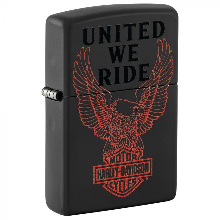 United we ride - ein schönes Motto für ein Harley-Davidson Zippo Benzinfeuerzeug. Mit der Kombination rot-schwarz wirkt der Adler lebendig.
