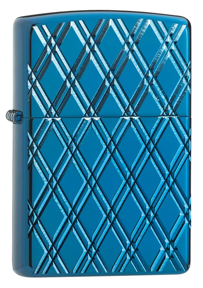 Zippo in speziellem Blau, tiefengraviert.