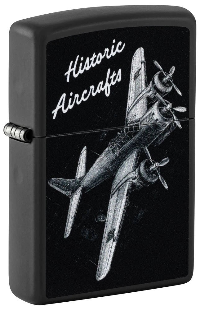 Zippo Feuerzeug mit historischem Flugzeug-Motiv auf schwarzer Oberfläche