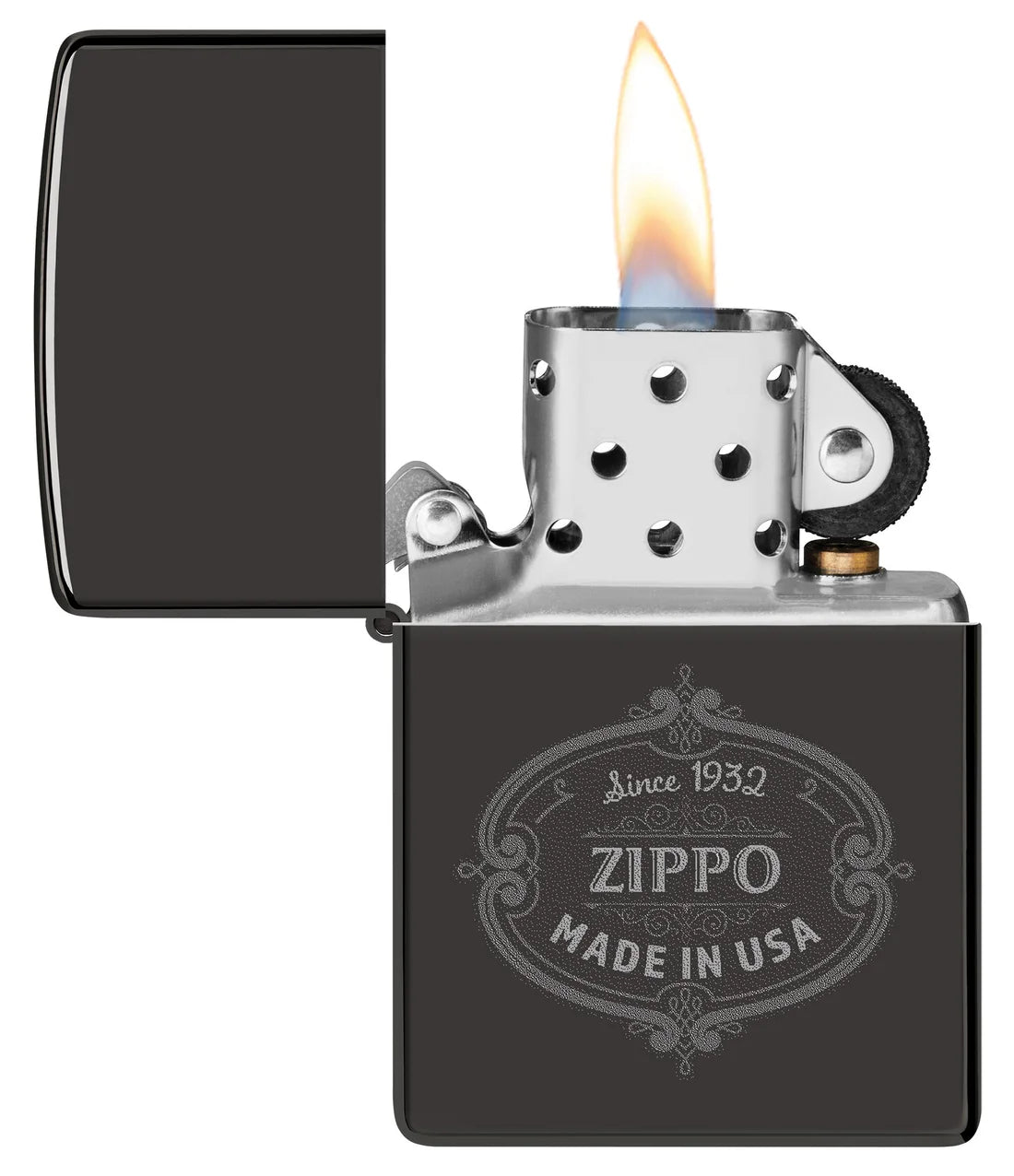 Offenes schwarzes Zippo Feuerzeug mit brennender Flamme und Metalleinsatz