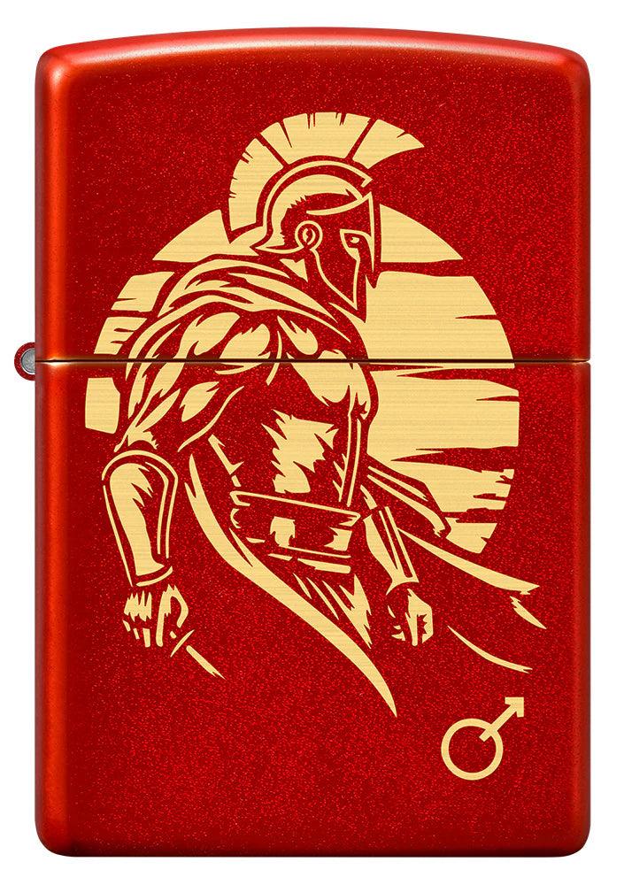 Frontalansicht eines roten Zippo-Feuerzeugs mit goldener Gravur eines antiken Kriegers und Mars-Symbol.
