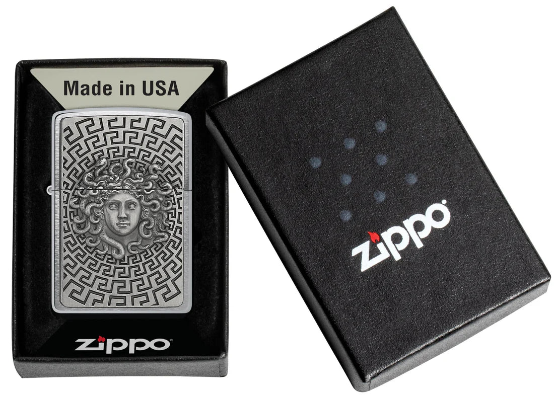 Zippo Chrom-Feuerzeug in Geschenkbox, Produkt und Verpackung in der Präsentation