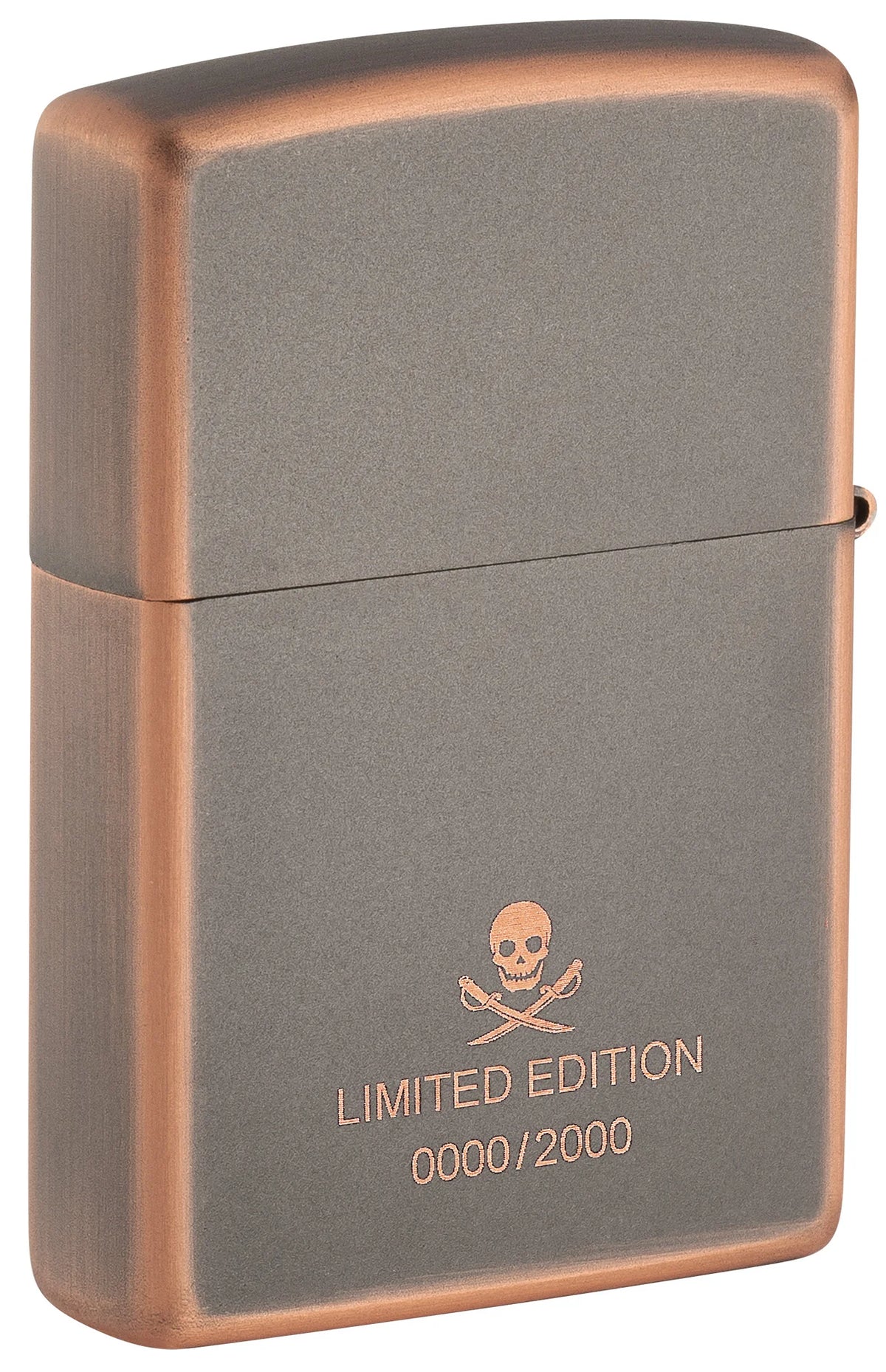 Zippo Pirat Limited Edition Rückseite mit Nummerierung 0000/2000 und Rustic-Bronze-Oberfläche