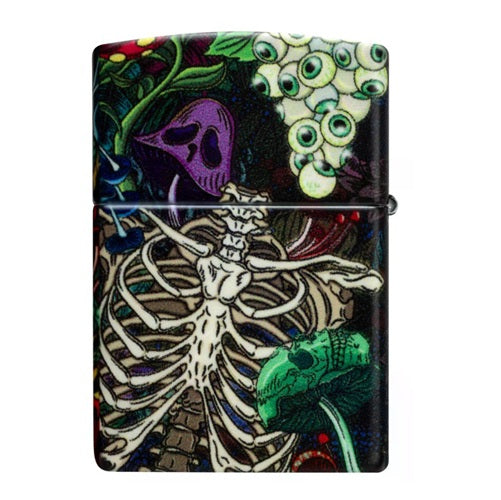 Rückseite eines Zippo Feuerzeuges mit Skelett-Brustkorb und surrealen Augen im 540°-Design