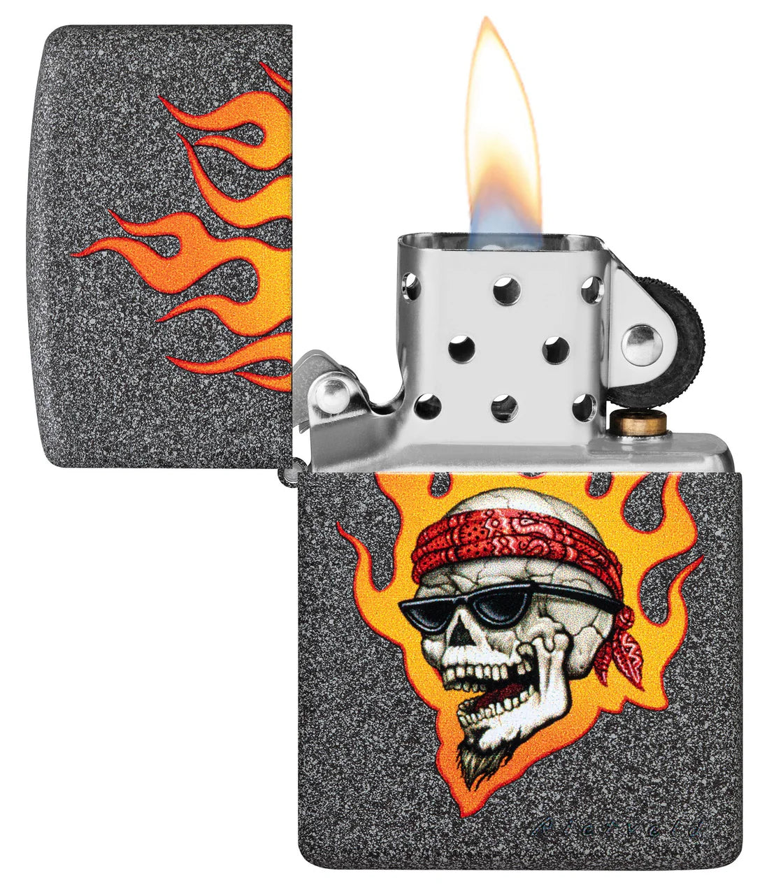 Zippo Iron-Stone-Feuerzeug mit Flamme und Totenkopf-Flammenmotiv auf Front