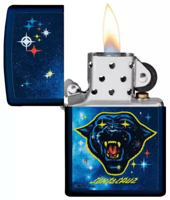 Zippo Feuerzeug geöffnet mit Flamme, Navy Blue Gehäuse und Santa Cruz Panther Foto-Design