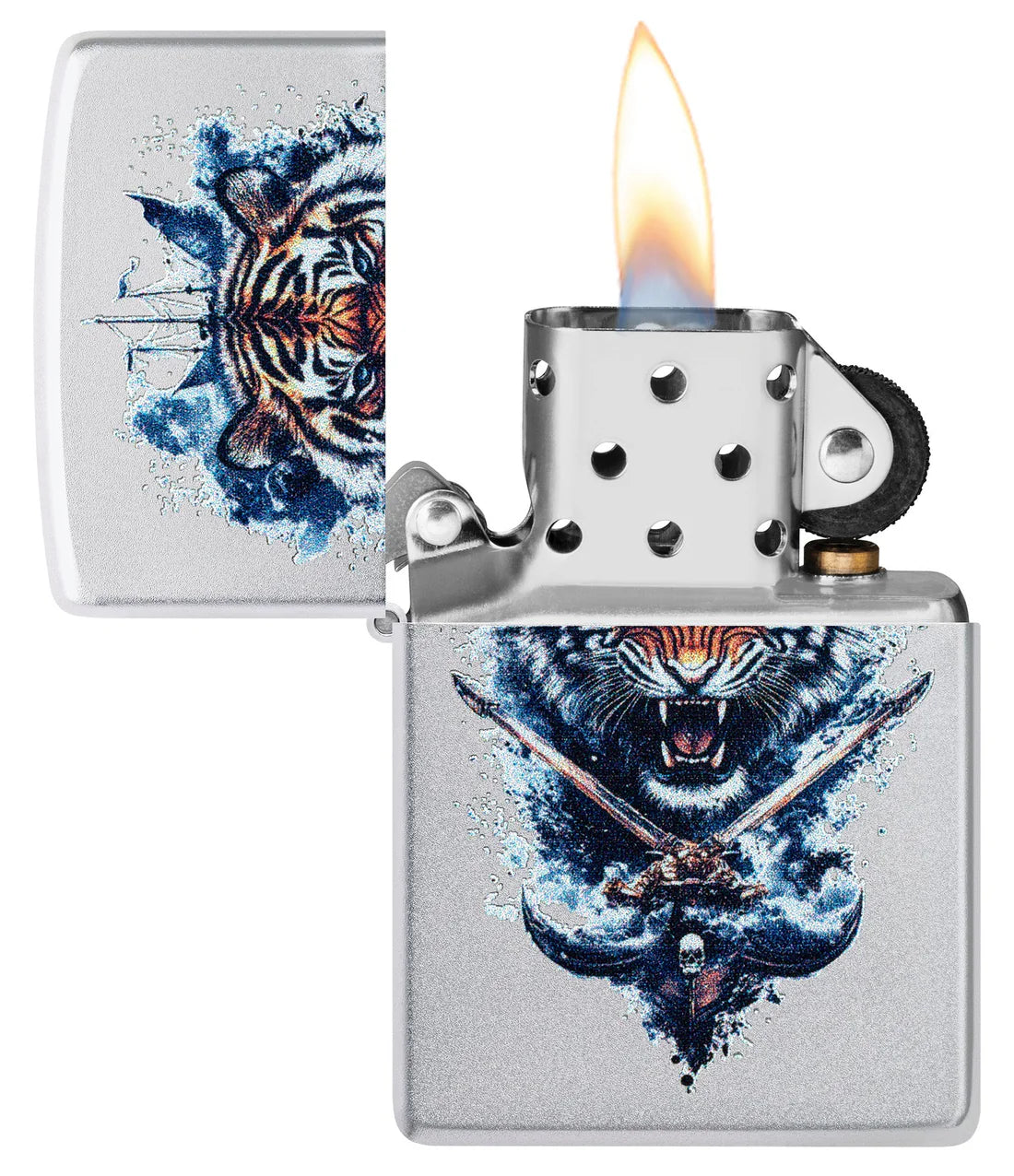 Geöffnetes Satin-Chrome-Feuerzeug mit Flamme und Tiger-Schwert-Motiv