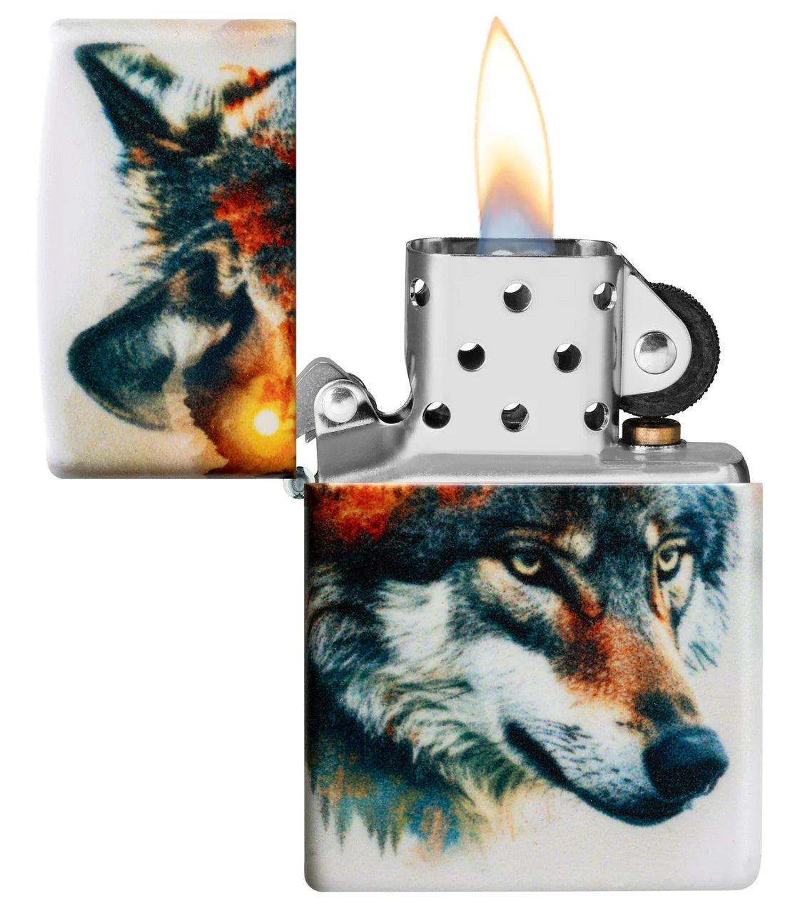 Zippo Wolf Feuerzeug geöffnet mit Flamme