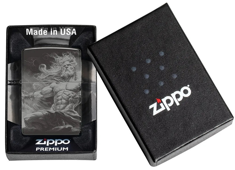 Zeus-Zippo-Feuerzeug in Originalverpackung mit hochwertiger Gravur – perfektes Geschenk für Mythologie- und Feuerzeug-Fans.