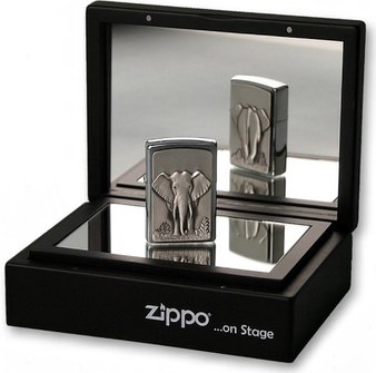 Zippo Elefant im Spiegel