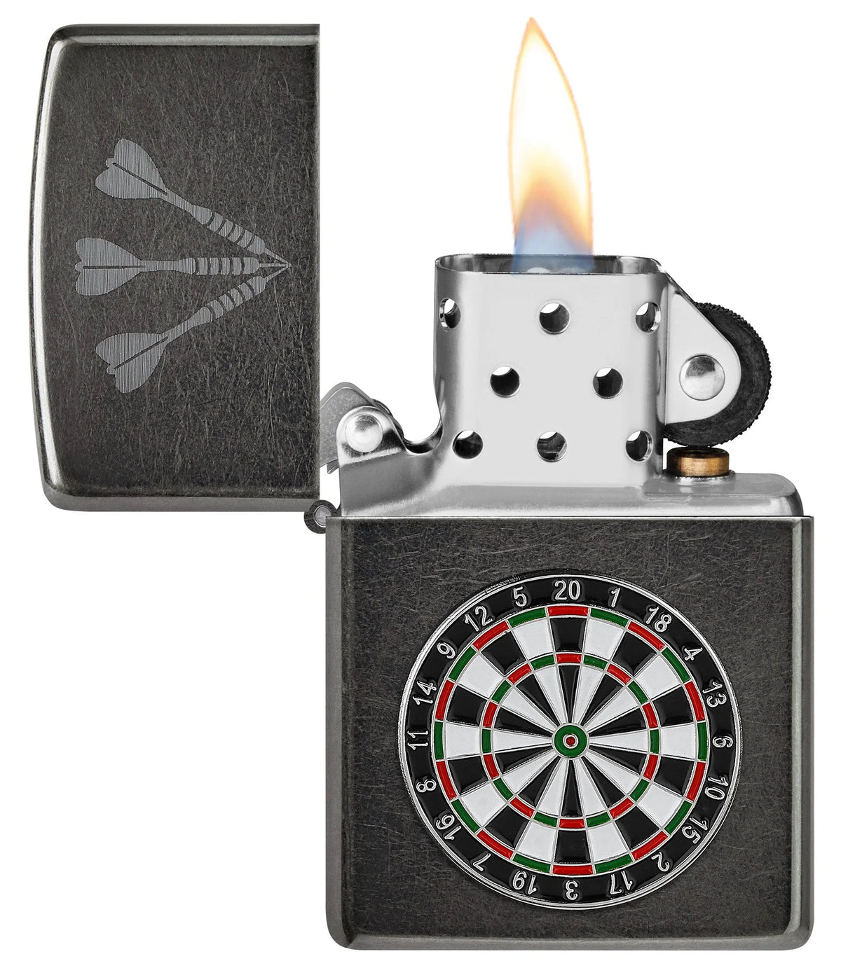 Geöffnetes Zippo Feuerzeug mit Dartscheiben-Emblem und sichtbarer Flamme

Bild 3