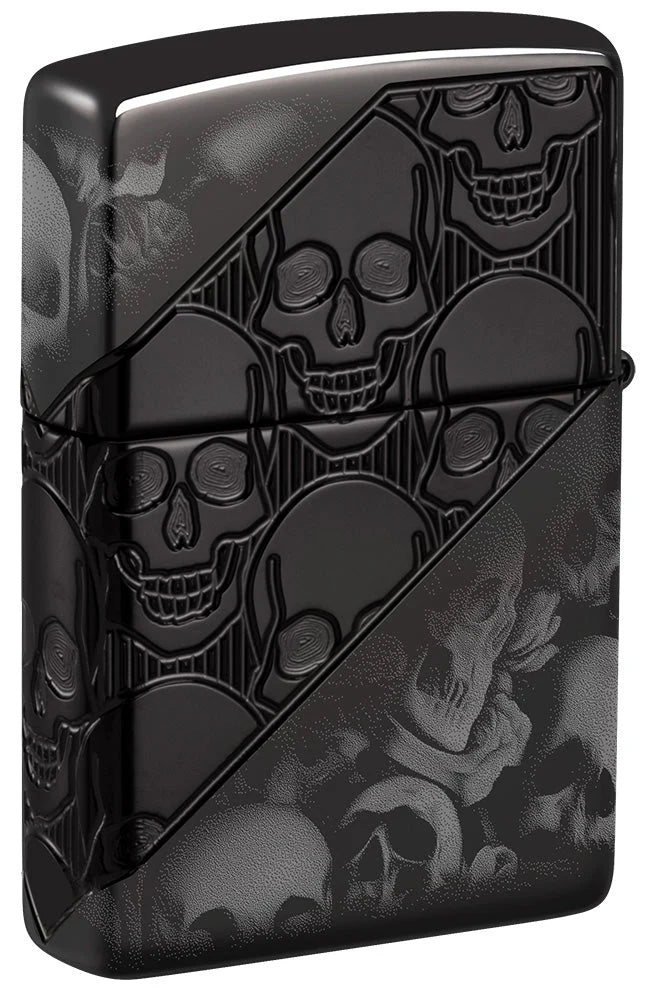 Zippo Totenköpfe High Polish Black Rückseite mit Multi Cut Struktur und grauen Schädelmotiven