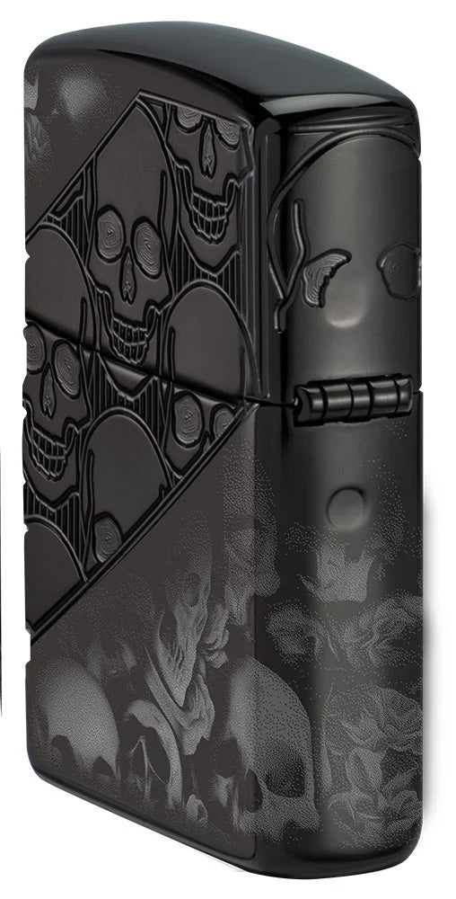 Zippo Totenköpfe High Polish Black seitliche Rückansicht mit Scharnier und umlaufendem Design