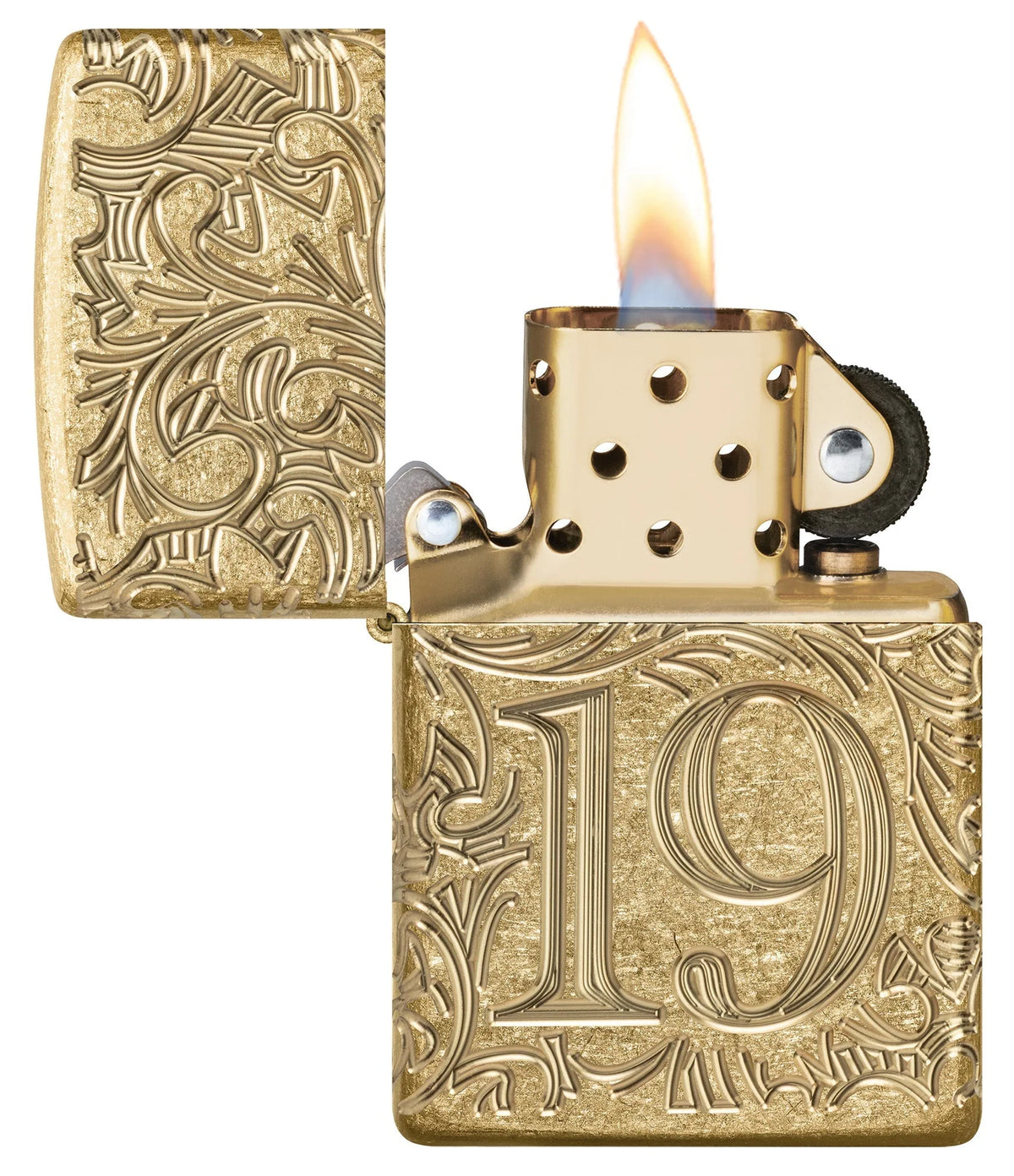 Zippo Filigree Armor 1932 geöffnet mit Flamme, goldfarbenem Einsatz und Multi-Cut Ornamenten