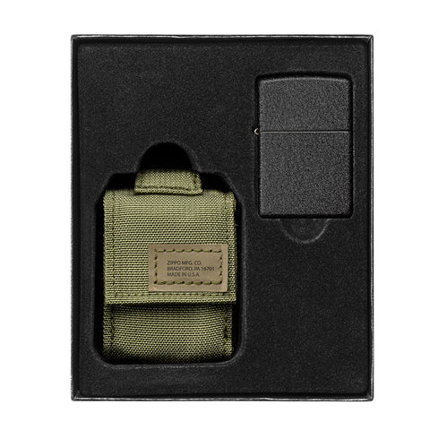 Ein wunderbares Geschenkset, mit militärischen Spezialmaterialen hergestellt. Das Zippo Geschenkset beinhaltet:  1 Zippo Black Crackle 1&quot; und 2&quot; Nylon Gurtband Klettverschluss mit Haken und Schlaufe aus Nylon Karabiner-Schlaufe MOLLE-Befestigungssystem