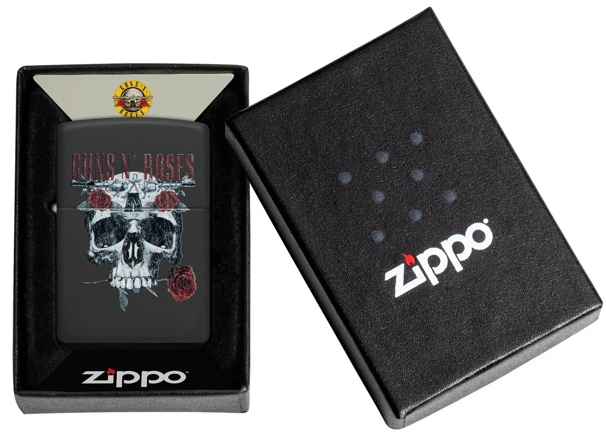 Zippo Guns N’ Roses mit Totenkopf-Motiv in schwarzer Geschenkverpackung One Box mit Bandlogo