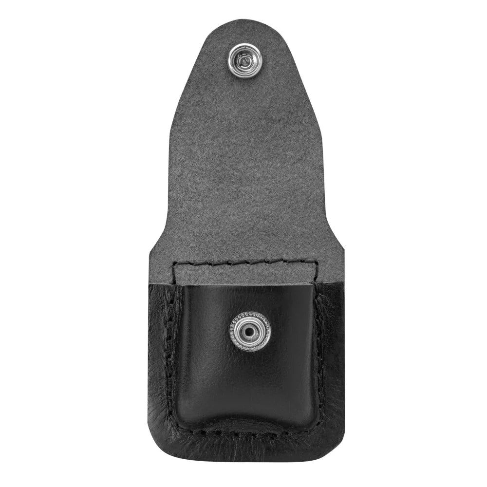 Geöffnete Zippo Harley-Davidson Gürteltasche mit sichtbarem Druckknopf und grauer Lederinnenseite