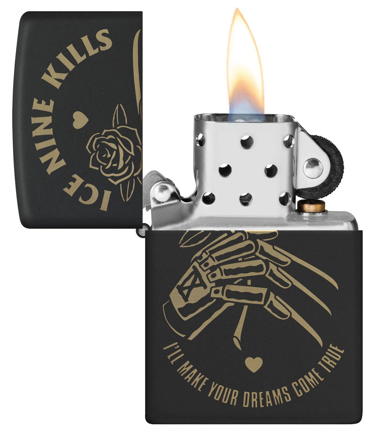 Geöffnetes Zippo Ice Nine Kills mit Flamme, Rose und Schriftzug auf dem Deckel sowie Handmotiv auf dem Gehäuse