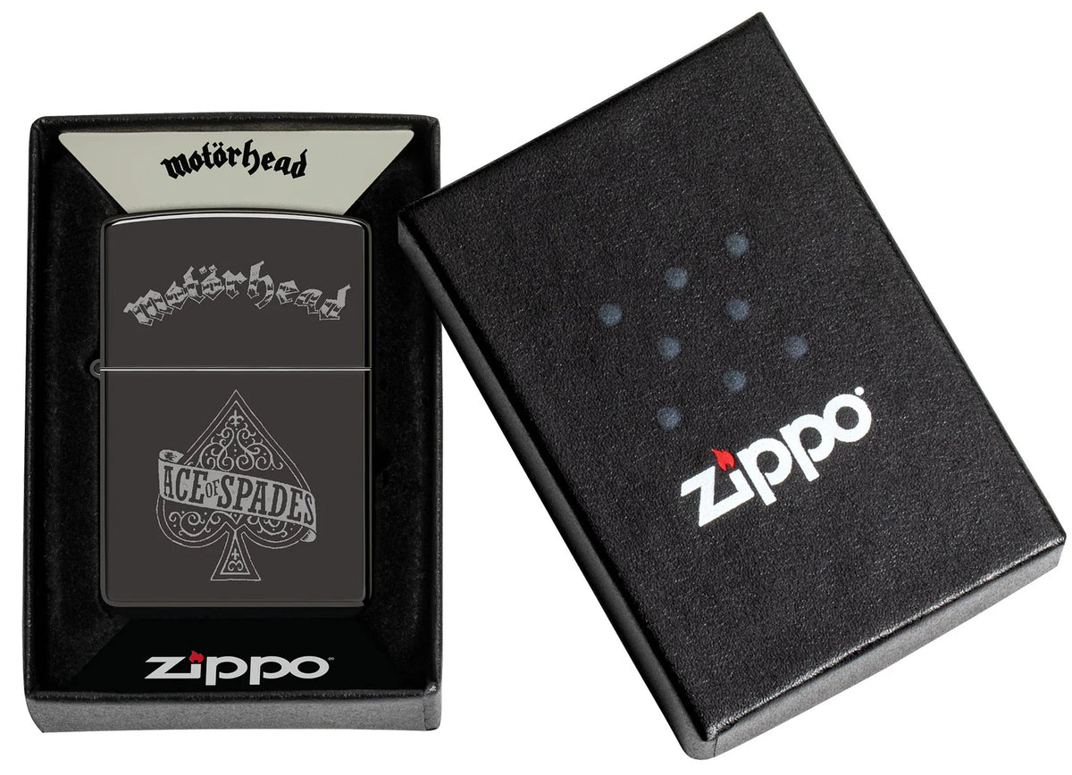 Zippo Motörhead Ice of Spade in geöffneter Geschenkverpackung One Box mit Brand Logo und separatem Deckel