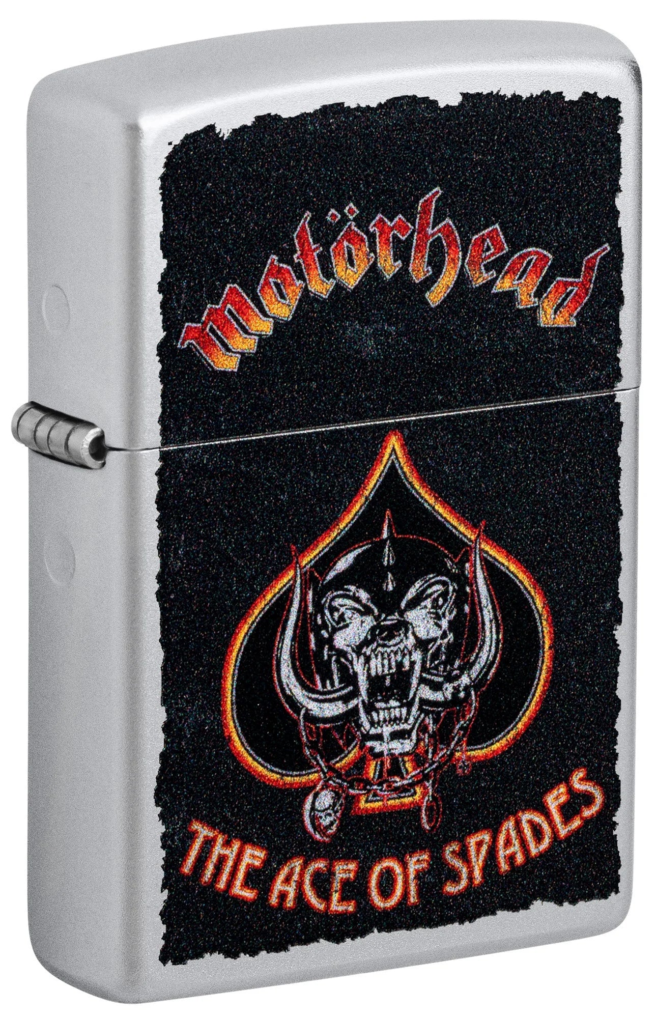 Geschlossenes Zippo Motörhead Spade Ace in Satin Chrome mit schwarzem Color-Image-Motiv in schräger Vorderansicht