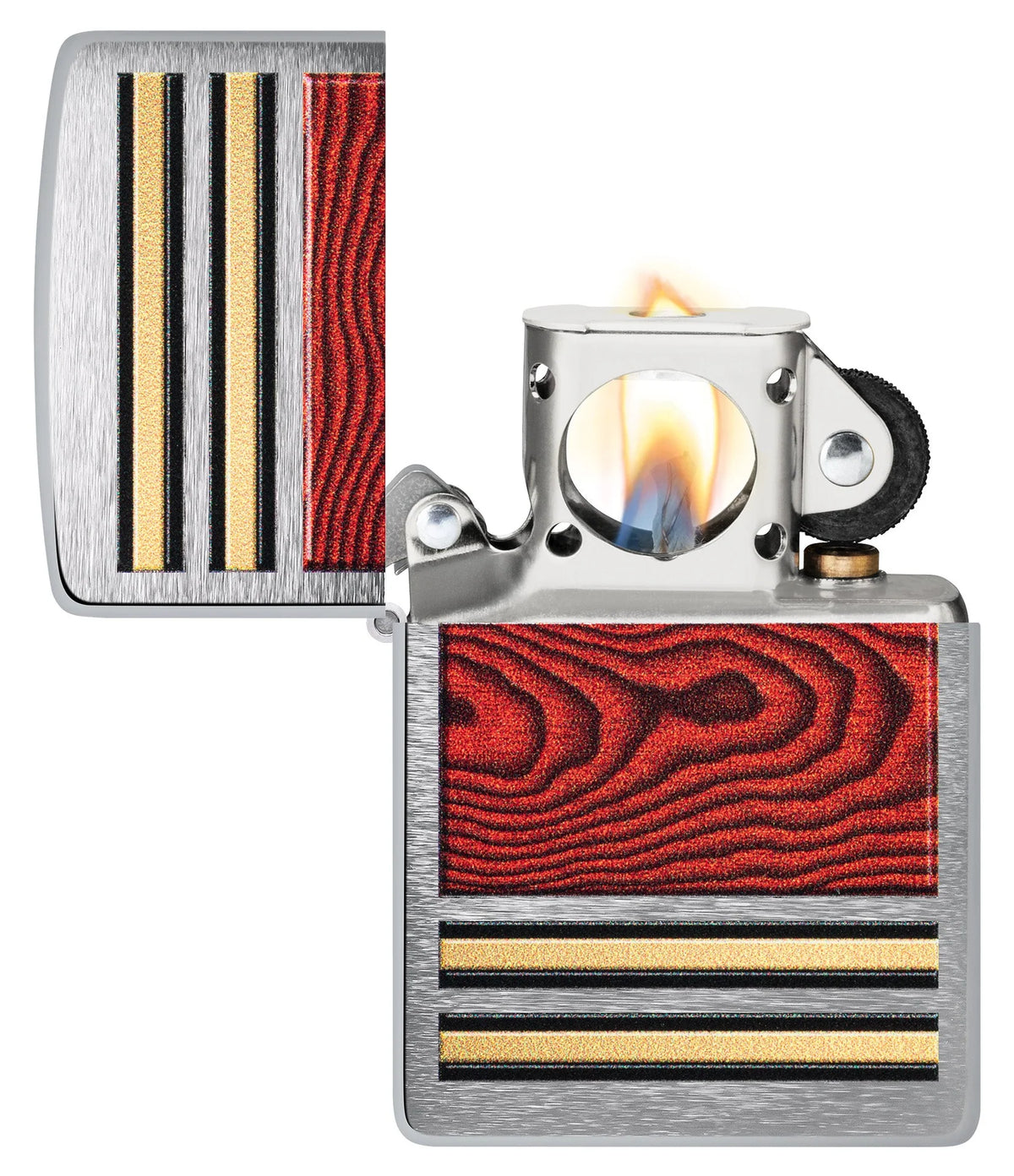 Geöffnetes Zippo Pfeifen-Geniesser mit Flamme, seitlicher Einsatzöffnung und mehrfarbigem Woodgrain Motiv