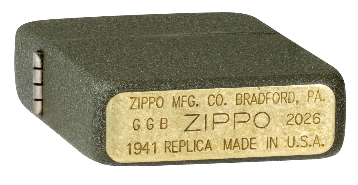 Bodenansicht des Zippo Replica 1941 mit GGB-, ZIPPO-2026- und Made-in-USA-Prägung