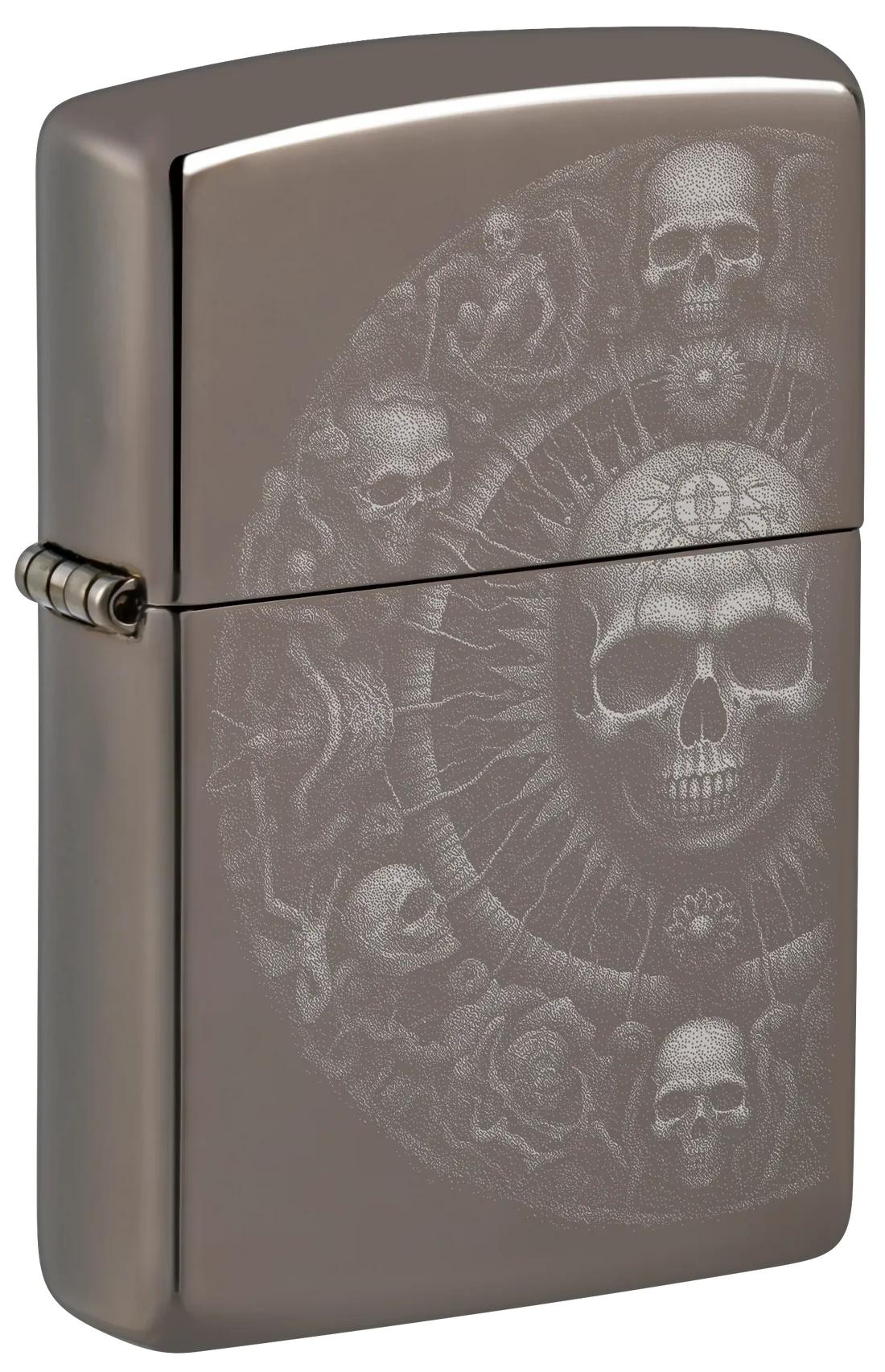 Dieses Zippo Benzinfeuerzeug besitzt ein dunkles, mattes Gehäuse mit einer fein gravierten, detaillierten Totenkopf-Grafik.