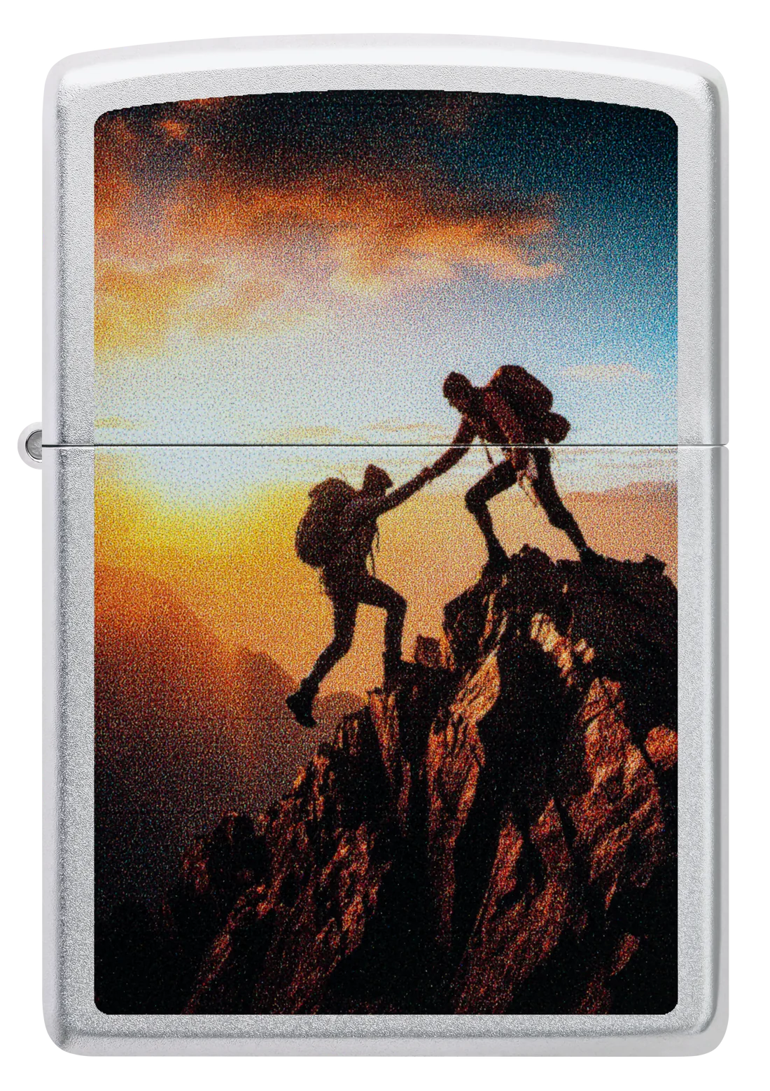 Zippo Benzinfeuerzeug mit Bergsteiger-Motiv – windfestes, nachfüllbares Sturmfeuerzeug mit Kletterer-Design. Die Abbildung zeigt zwei Bergsteiger auf einem Gipfel im Sonnenuntergang, Symbol für Abenteuer und Teamgeist. Original Zippo-Qualität, langlebig und ideal für Outdoor-Fans, Wanderer und Sammler.