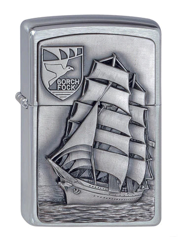 Die erste Gorch Fock wurde 1933 gebaut, die zweite dann im Jahr 1958. Der Heimathafen ist Kiel. Ein wunderschönes Chrome Brushed Emblem Zippo Benzinfeuerzeug.