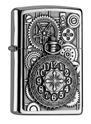 Diese Zippo Taschenuhr zeigt sich im Hintergrund auch in ihren Details. Eine wunderbare Darstellung mit vielen kleinen technischen Informationen. Ein tolles High Polish Chrome Emblem Zippo Benzinfeuerzeug.