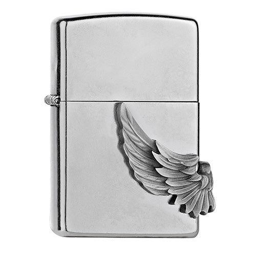 Ein ganz spezielles Zippo Benzinfeuerzeug, einfach brilliant, ein fliegendes Herz, welches links und rechts mit seinen Adler Flügeln das Street Chrome Zippo umspannt. Ein wunderbares 3D Emblem.