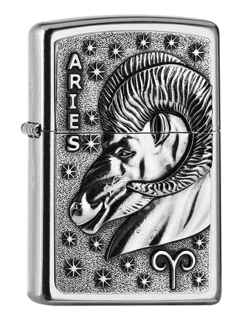 Ein schönes Zippo Sternzeichen Widder in Form eines Emblems auf einem Street Chrome Zippo Benzinfeuerzeug.