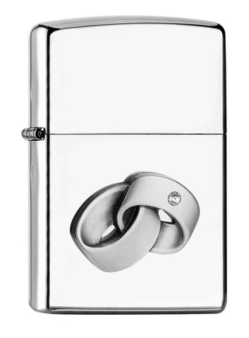 Eine Erinnerung für die Frau oder den Mann, der im Besitz dieses tollen High Polished Chrome Zippo Benzinfeuerzeuges ist. Die vereinten Ringe sind vielleicht eine kleine Erinnerung an der Hochzeitstag?