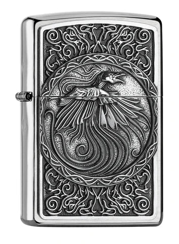 Der Phönix als wunderbares Emblem mit vielen Verzierungen, ein sehr schönes Chrome Brushed Zippo Benzinfeuerzeug. Chrome Brushed