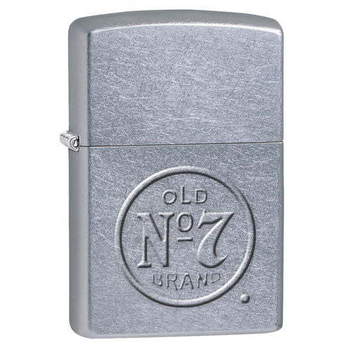 Wunderbar einfach und doch sehr edel, ein tolles Street Chrome Zippo Benzinfeuerzeug mit dem Jack Daniel's Logo im Mittelpunkt.