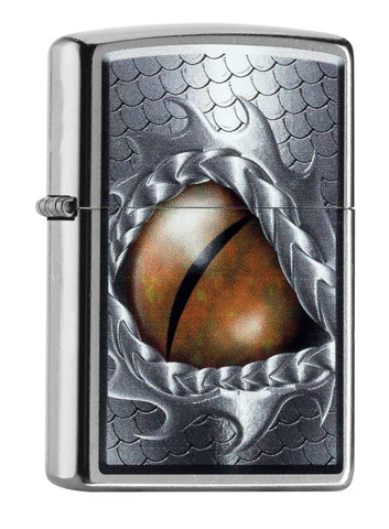 Das Zippo Dragon-Eye Benzinfeuerzeug zeigt ein tolles Drachenauge im Zentrum.