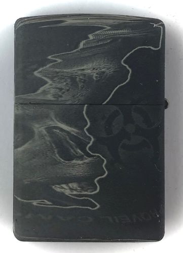 Dieses Zippo Benzinfeuerzeug fühlt sich doch sehr speziell an, das Black Soft Touch Verfahren ermöglichte automatisch Unikate zu erstellen. Etwas ganz Spezielles.
