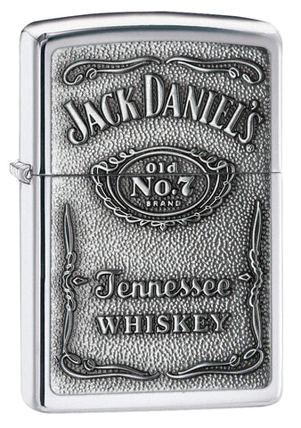 Dieses wunderbare High Polish Chrome Zippo Benzinfeuerzeug von Jack Daniel's ist sehr detailliert produziert. Logo und Schriftzug stehen im Zentrum.