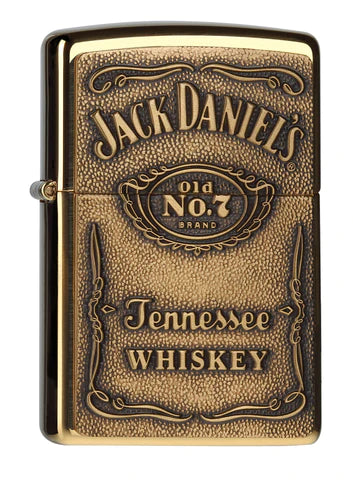 Ein Highlight aus der Zusammenarbeit von Jack Daniel&#39;s und Zippo. Ein schönes High Polish Brass Emblem Zippo Benzinfeuerzeug mit Logo und Schriftsatz im Zentrum.