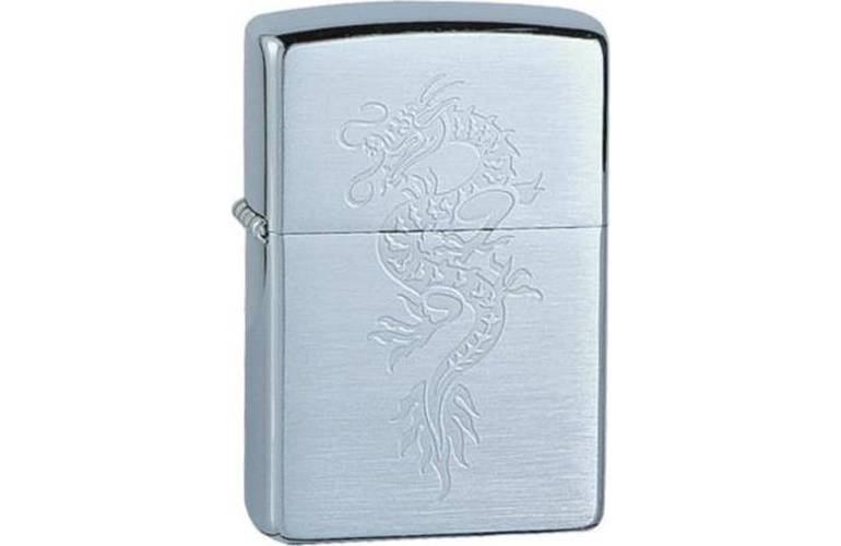 Ein dezentes Drachen ZIppo Feuerzeug. Wunderbar und fein graviert.