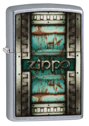 Ein Ausschnitt wie aus einer alten Fabrikhalle, die Patina hat bereits einige Eisenelemente in Beschlag genommen. Ein tolles Street Chrome Color Image Zippo Benzinfeuerzeug.